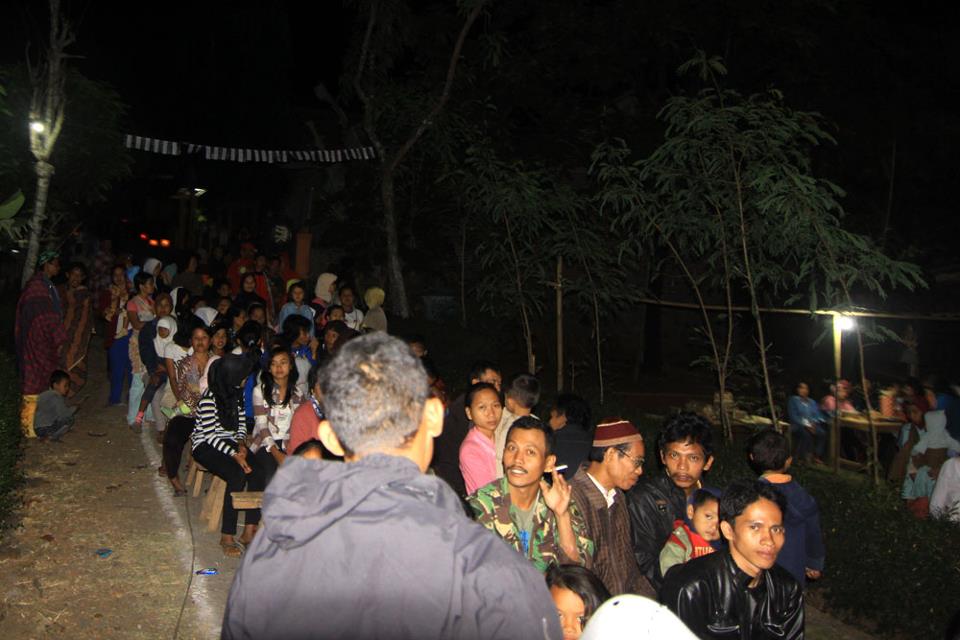 Layar tancap dalam peresmian Tumpi Readhouse